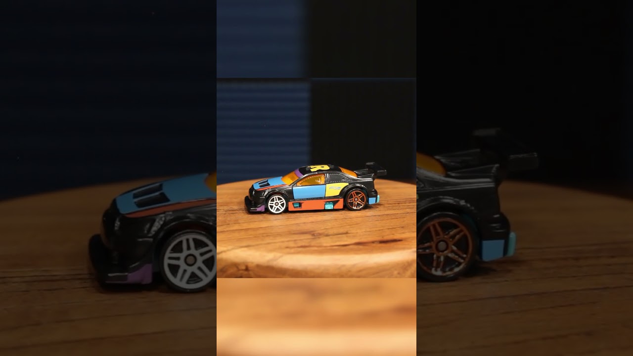 Amazoom from HW Art Cars – Hot Wheels Basic (2017)