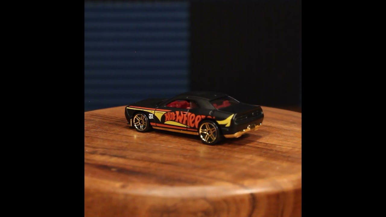 ’15 Dodge Challenger SRT from 55th Anniversary: Black and Yellow – Hot Wheels Basic (2023)